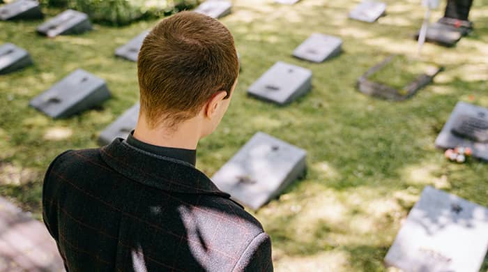 Representational image for what does grave clothes mean spiritually