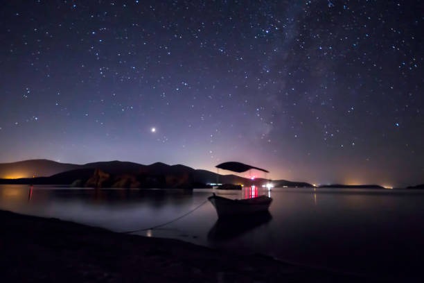 How to Choose a Boat Rental for Stargazing Nights at Sea?